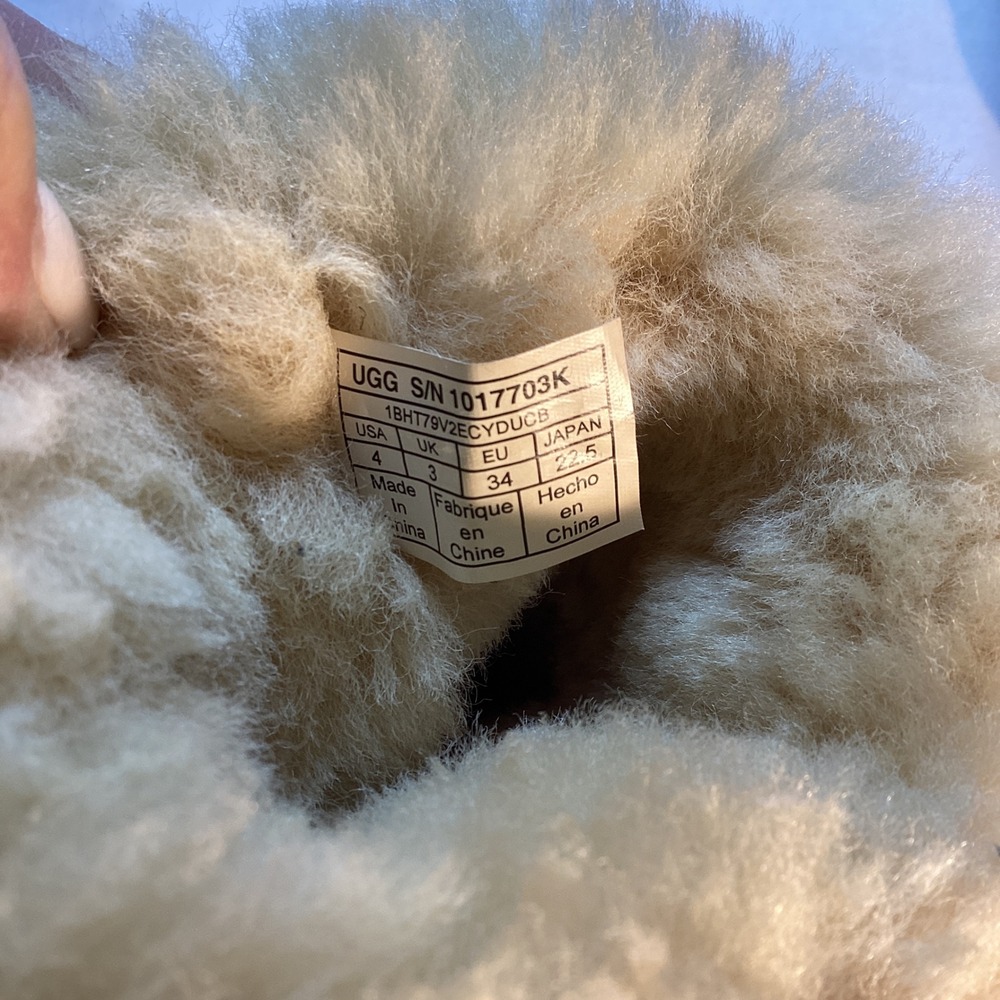 UGG Classic II Short Boot Kids Size 4 Chestnut Suede Winter Cozy Shearling Warm - Picture 7 of 8